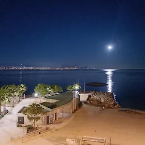 Appartement Antibes: A Nest Perched On The Sea!, Antibes